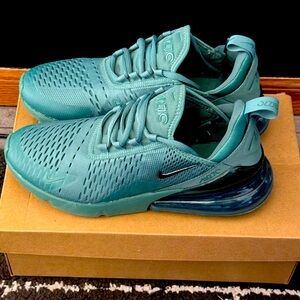 Like New Women’s Nike 270 Size 9.5 - “Emerald” Green